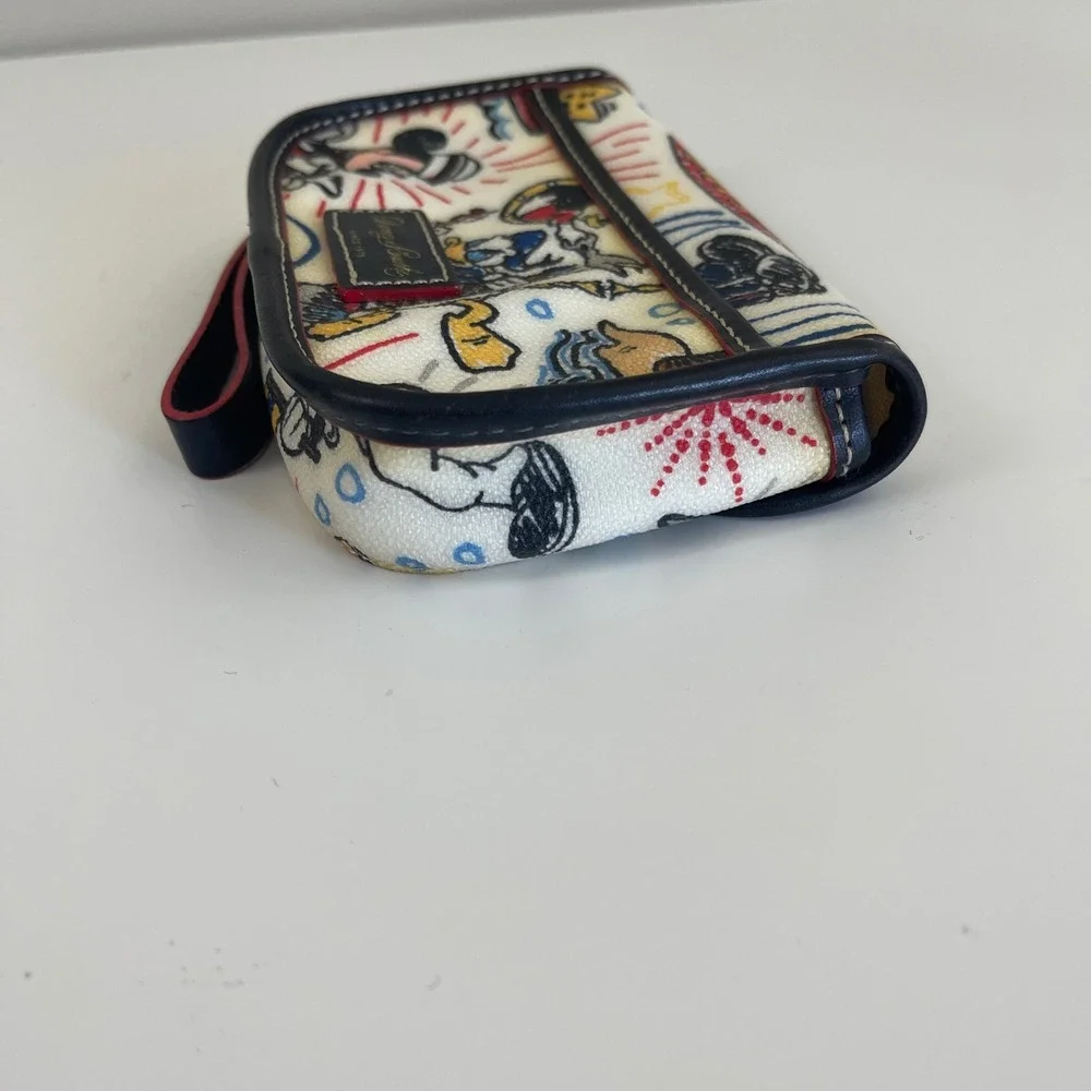 Dooney & Bourke Disney Cruise Line‎ Sketch Wristlet Disneyana Mickey Retired